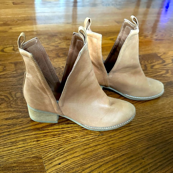 Jeffrey Campbell Shoes - Jeffrey Campbell Oriley Booties size 9M